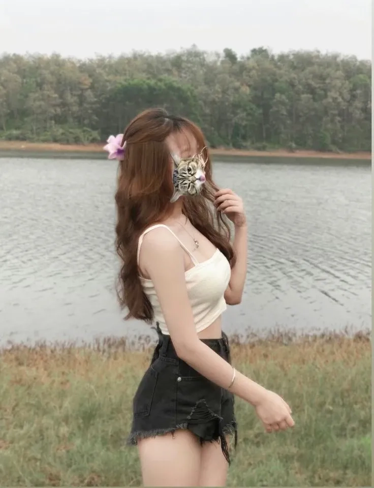 Ảnh gái mặc quần ngắn mùa đông tạo nét năng động và đầy cuốn hút