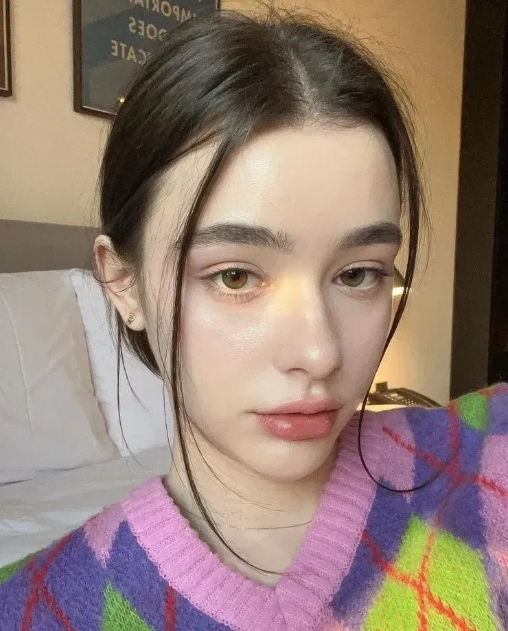 Ảnh ca sĩ nữ Mỹ trên sân khấu làm nổi bật sự năng động và quyến rũ