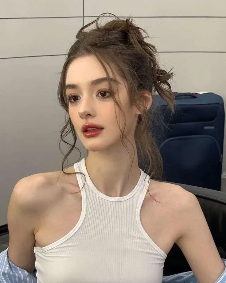 Ảnh người mẫu Tây thời trang cao cấp với phong cách đầy đẳng cấp