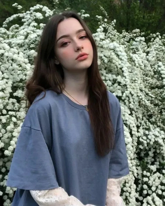 Hình ảnh phụ nữ Ý xinh đẹp với phong thái tự tin và quyến rũ