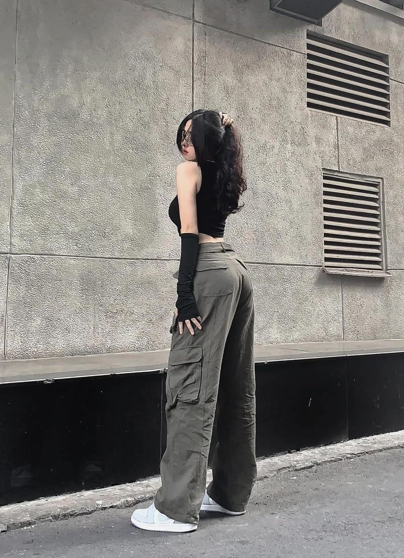 Gái đẹp đeo mắt kính thể hiện vẻ đẹp trí thức và thu hút sự chú ý