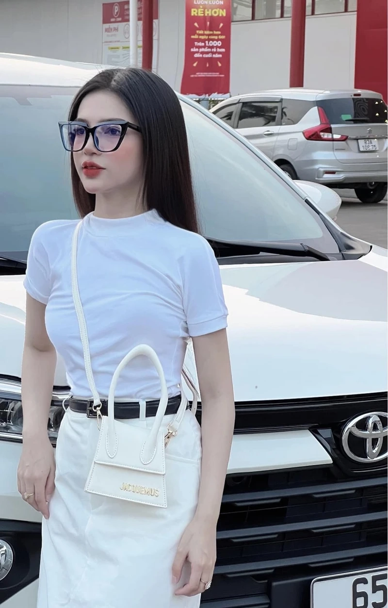 Gái đẹp 2k7 với sự duyên dáng, xinh đẹp và trẻ trung