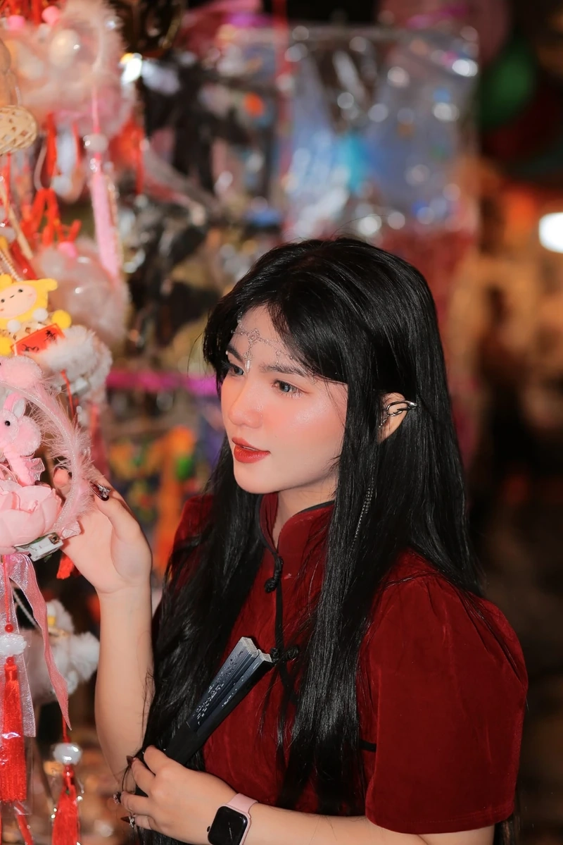 Hot girl 18 tuổi luôn thu hút ánh nhìn, với nụ cười ngọt ngào